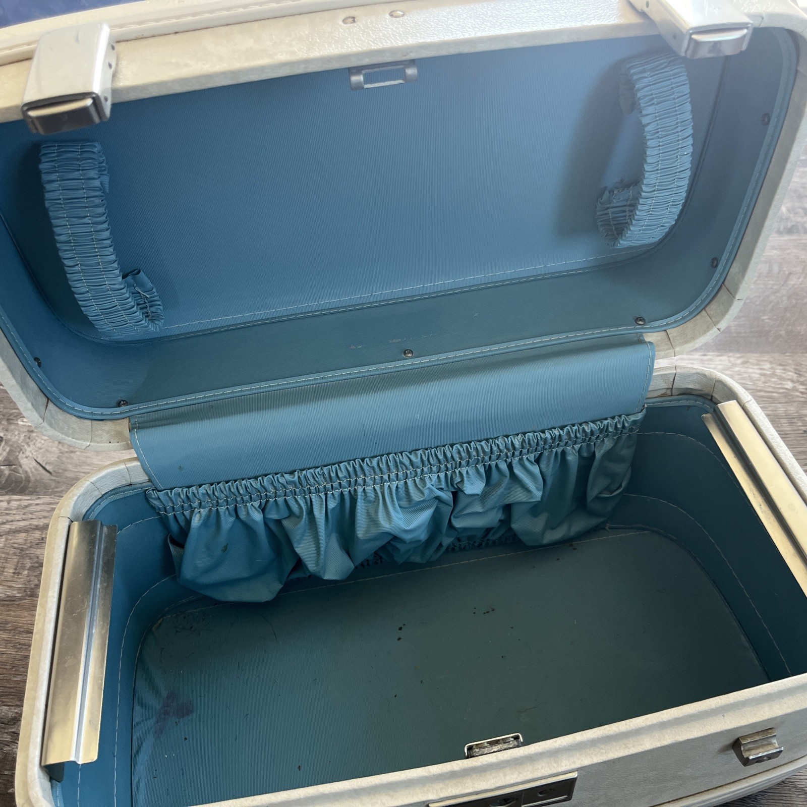 Vintage Royal Traveller Beauty Case
