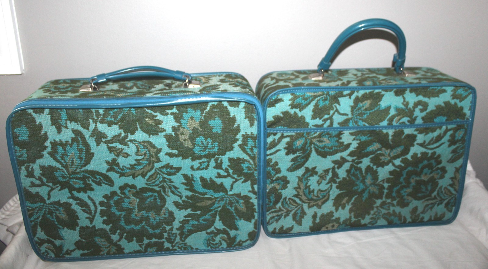 VINTAGE 60’S AVON LOT 2 FABRIC CARPET BAG TAPESTRY GIRL’S SUITCASE WOMEN’S TOTE!