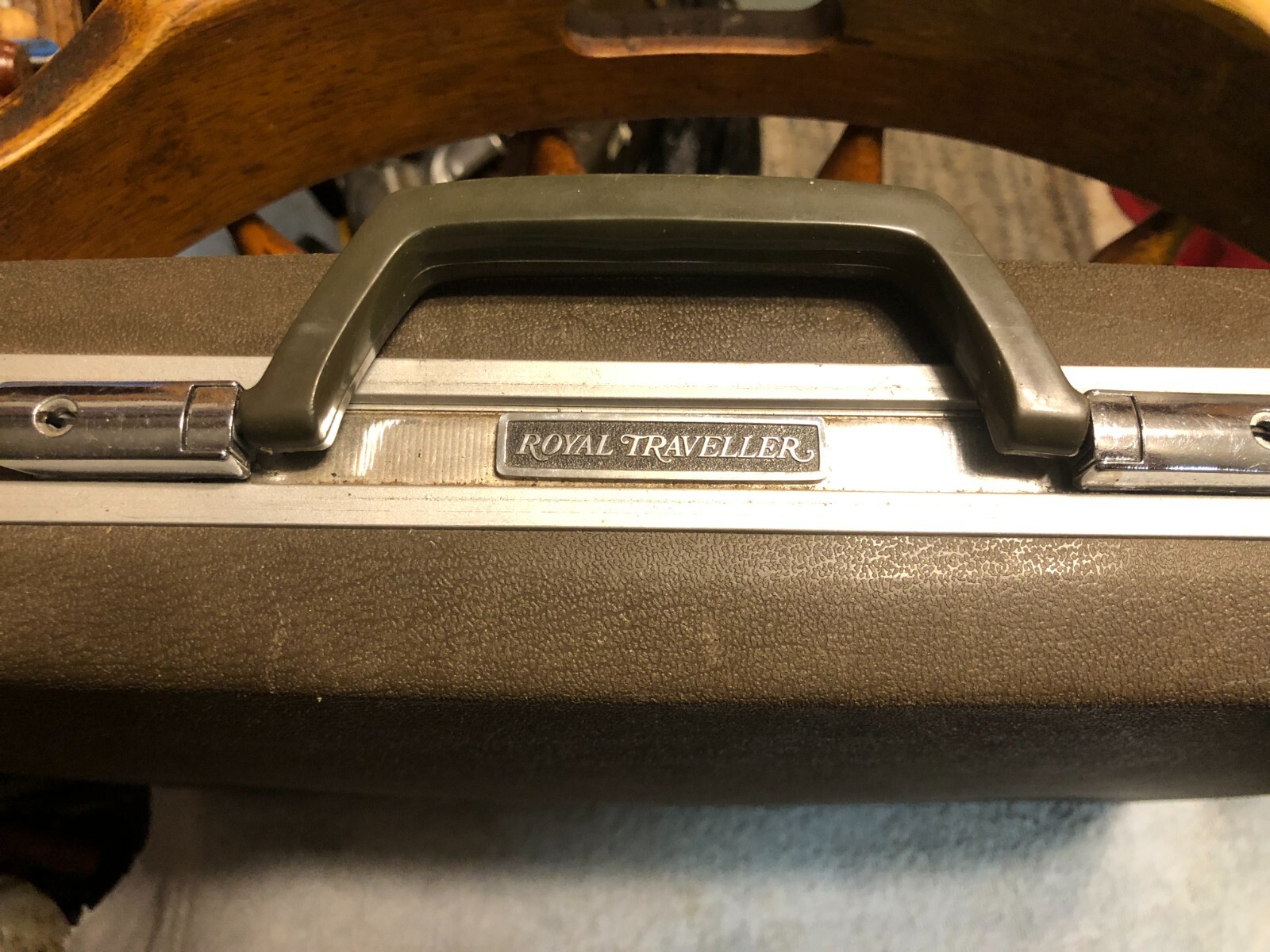 Vintage 60’s Briefcase Royal Traveler Key Locks Brown No key