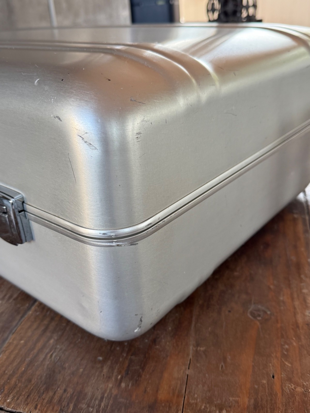 1990’s 2000’s Halliburton Zero Centurion Elite Large Aluminum Silver Case No Key