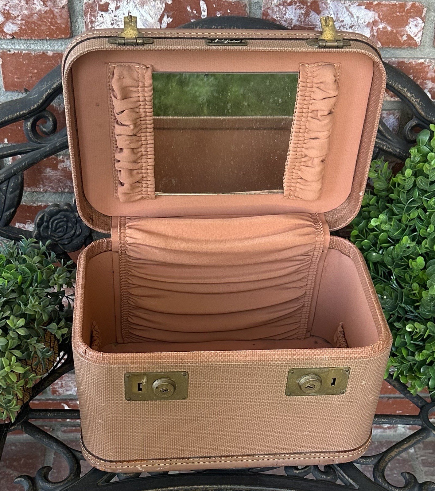 Vintage Amelia Earhart Train Case; Peach Tan; Drk Peach Int W/Mirror;Locks W/Key