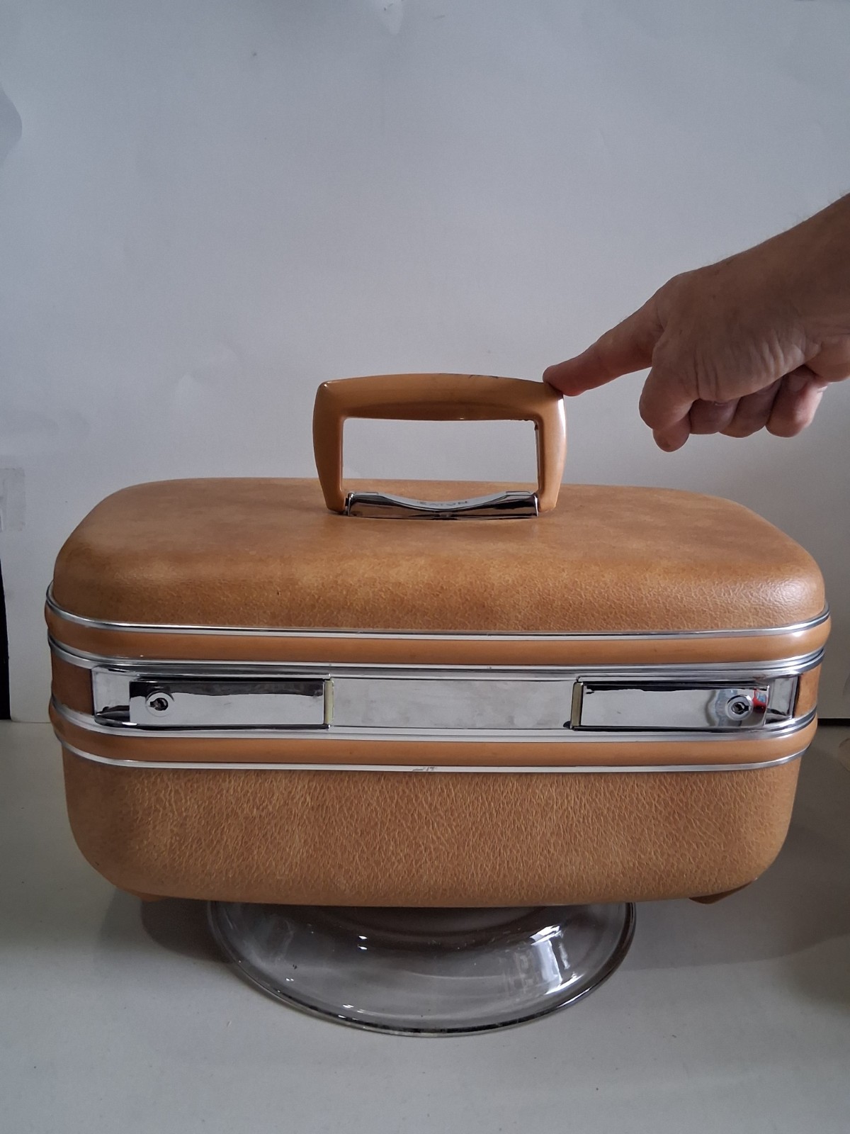 VTG MCM 1960’s”Eaton” Travel Hardshell Traincase; Cosmetic/Toiletry Case; Footed