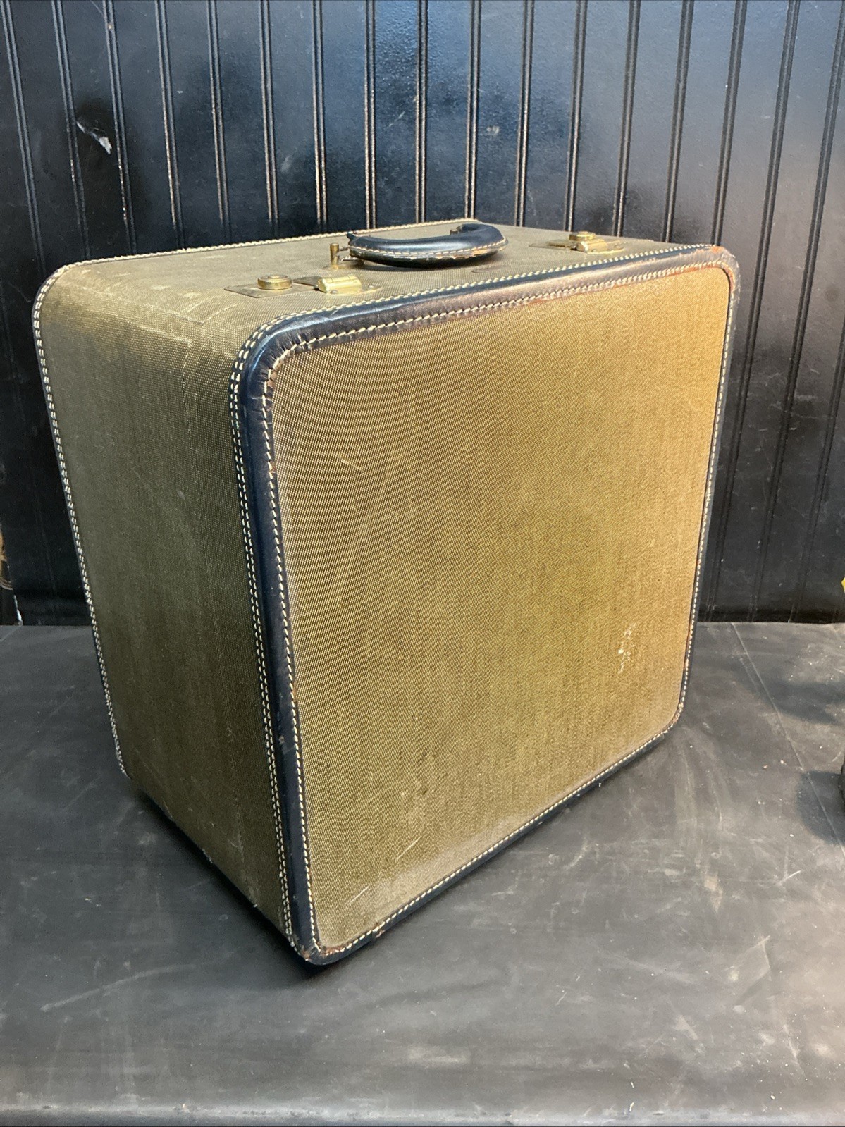 Vtg LUGGAGE, HARD TWEED EARLY 1900’S, BROWN STRIPES Leather Handel 24”x14”x7”