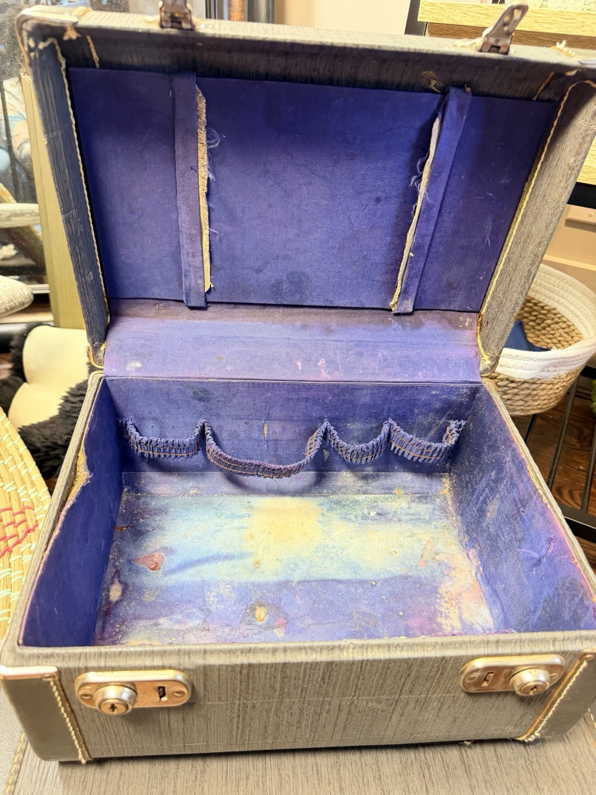 Vintage 1950s Makeup Hard Shell Case No Key 13” X 9”x 6.5”