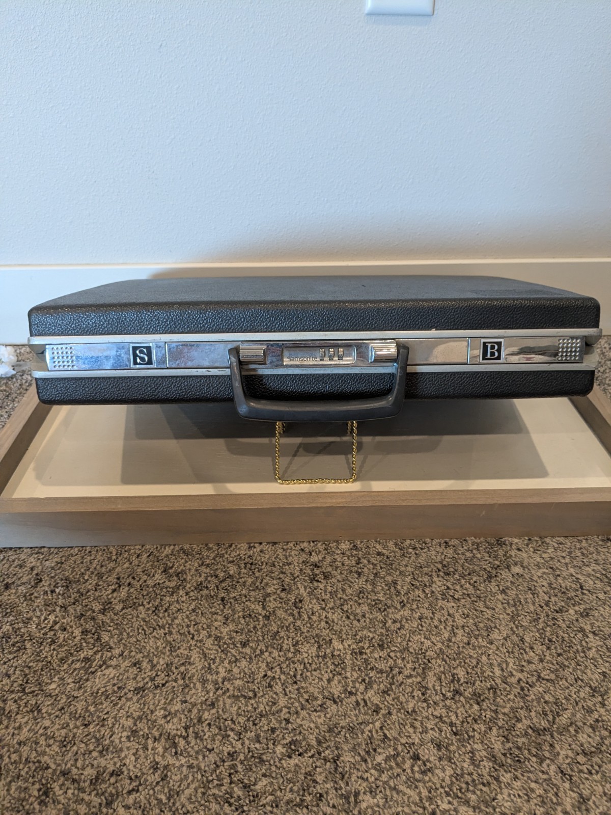 Vintage Retro Samsonite Hard-Shell Briefcase Dark Gray Combination Lock