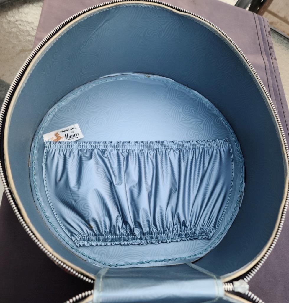 Vintage 1960s Munro Carry-All Travel Hat Box/Carry Case–Victorian Floral Tapestr