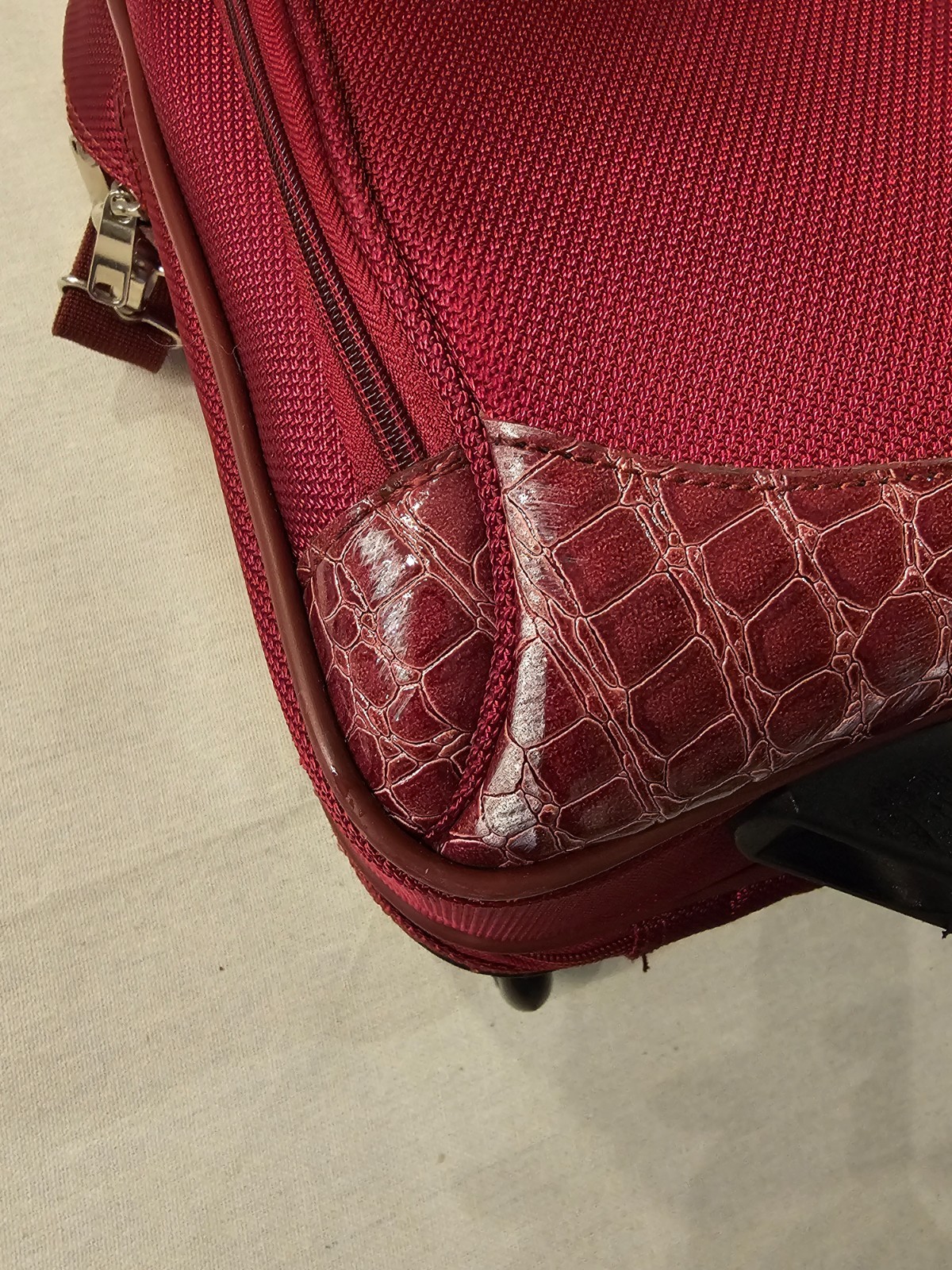Vtg 1980s Samsonite Silhouette II Burgundy Carryon Pull Handle Wheels