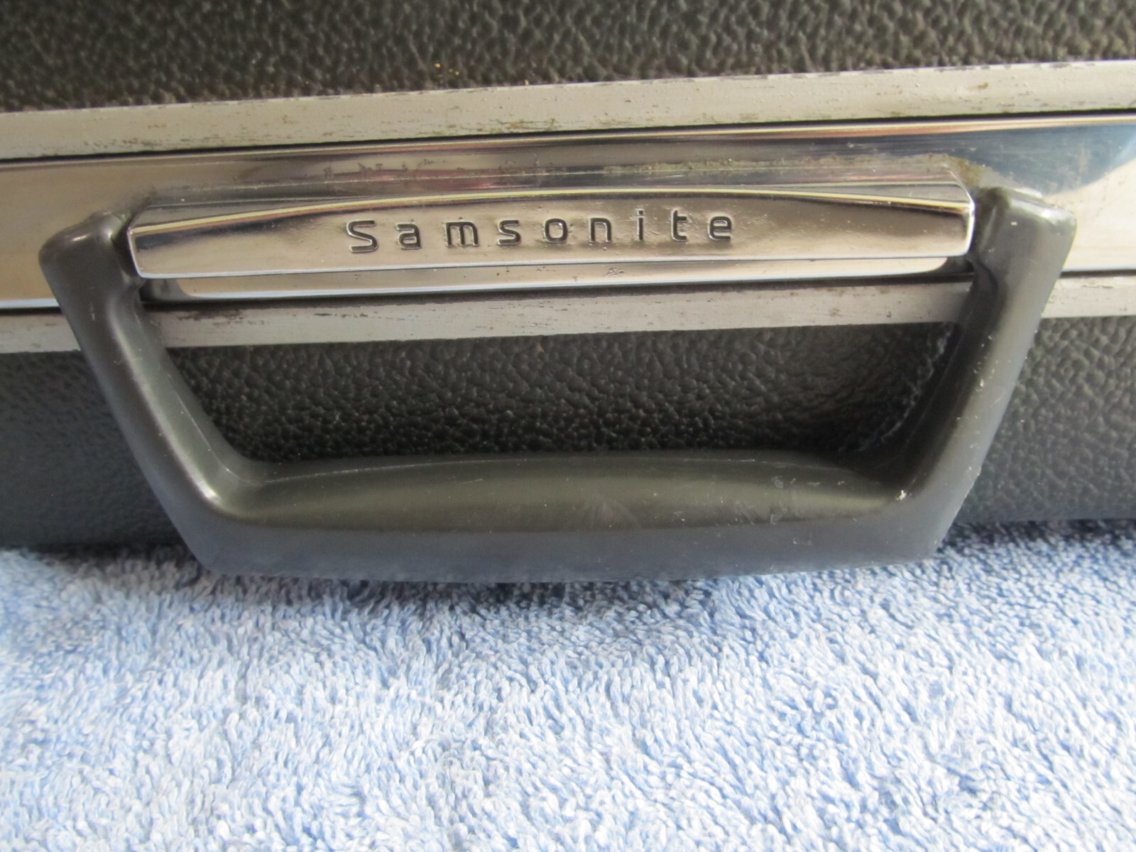 Vintage Samsonite Black Hard Shell Briefcase. With Key