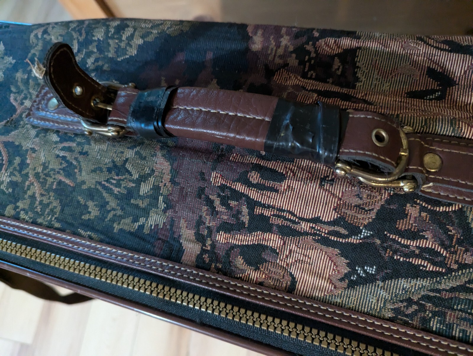 Capezio Collection VTG Fox Hunt Equestrian Brown Leather Tapestry Travel Luggage