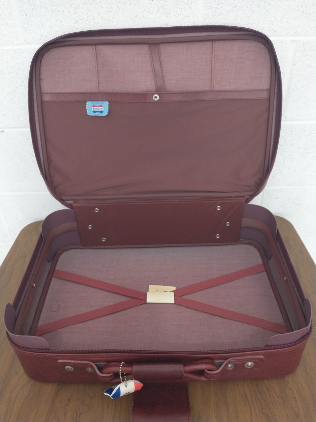 American Tourister Vintage Red Faux Leather 4 Piece Luggage Set 24×17 to Clutch