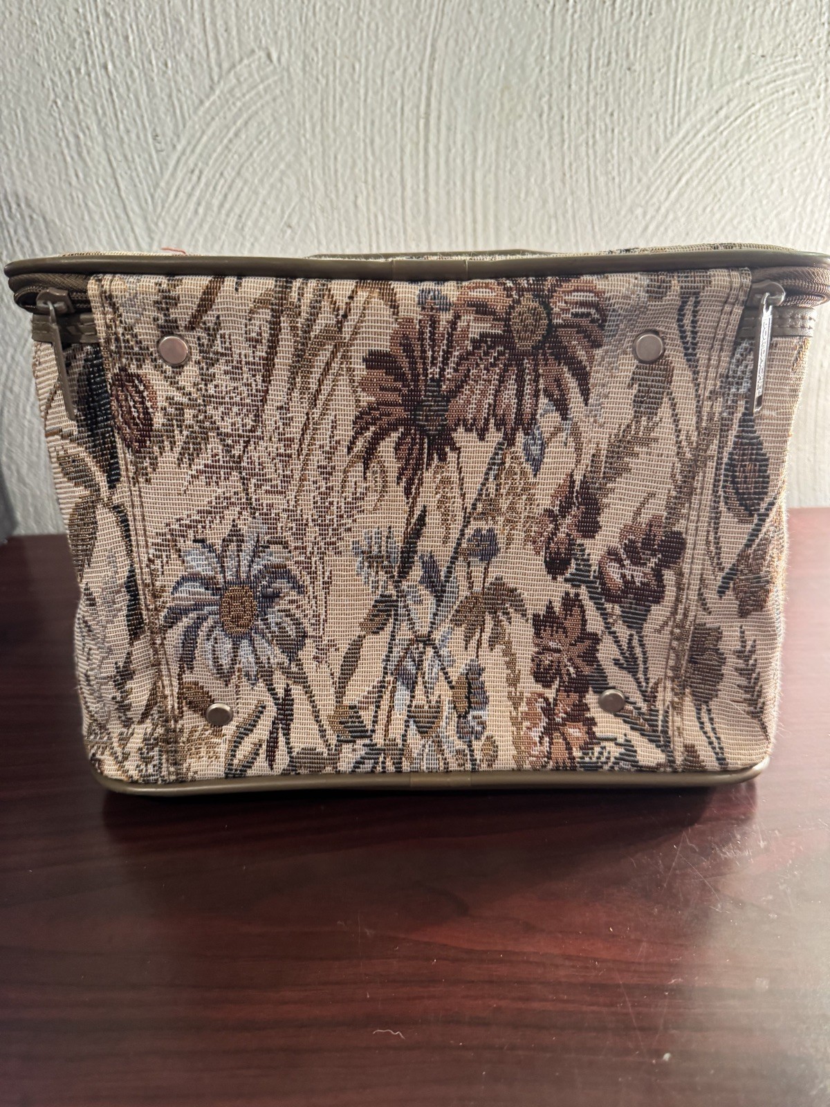 Vintage 1980s JORDACHE Floral TAPESTRY Soft Sided Makeup TRAIN TRAVEL BAG