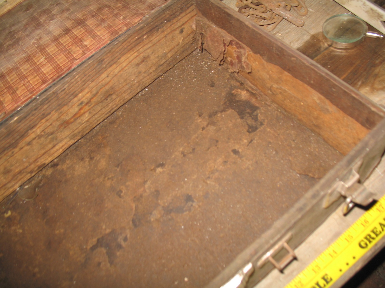 VTG METAL WOOD LINED SUITCASE TRUNK SALVAGE DISTRESSED CABIN PROP ART FARM DECOR
