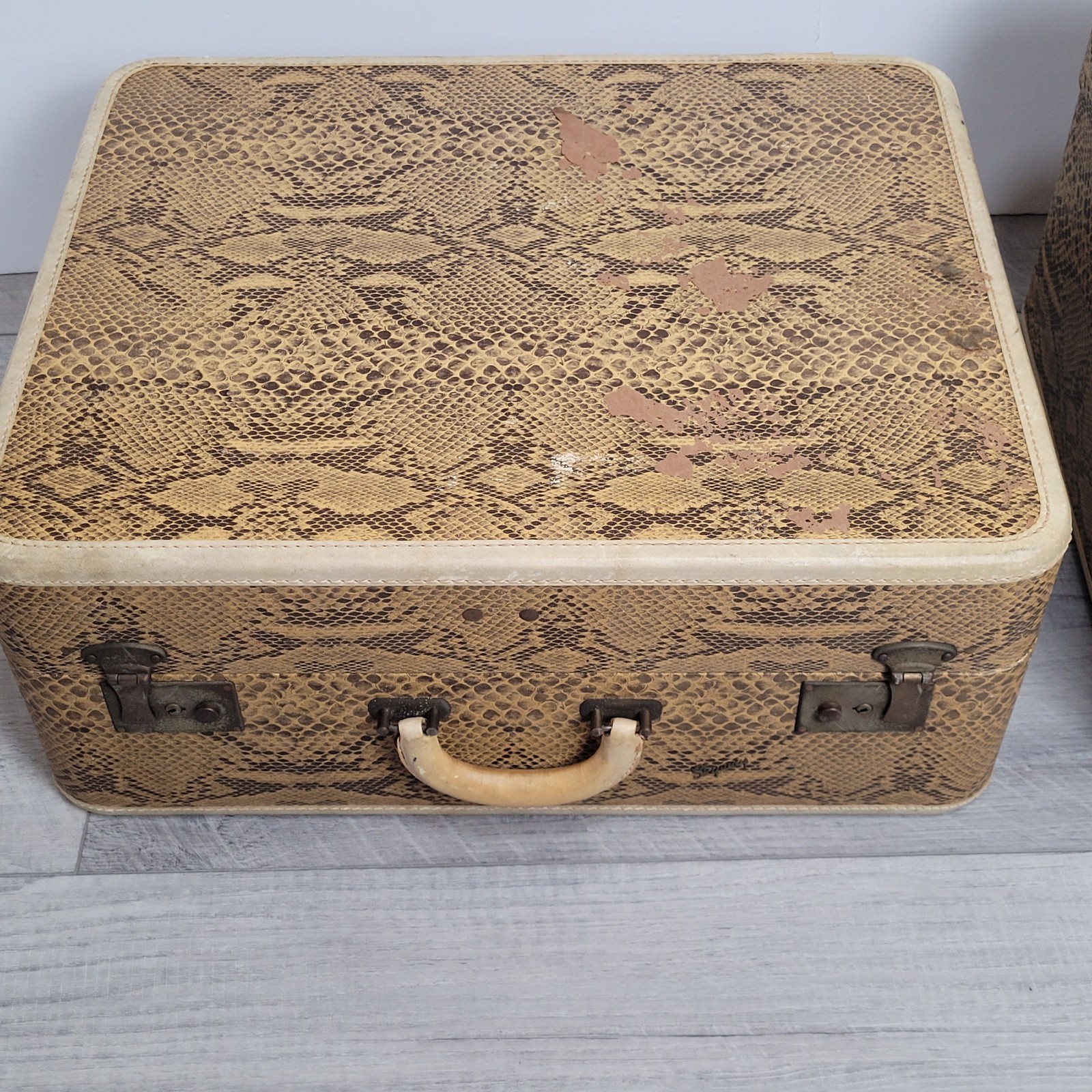 Vintage Skyway Luggage Faux Alligator 3 Piece Matching Set Mid-Century Travel