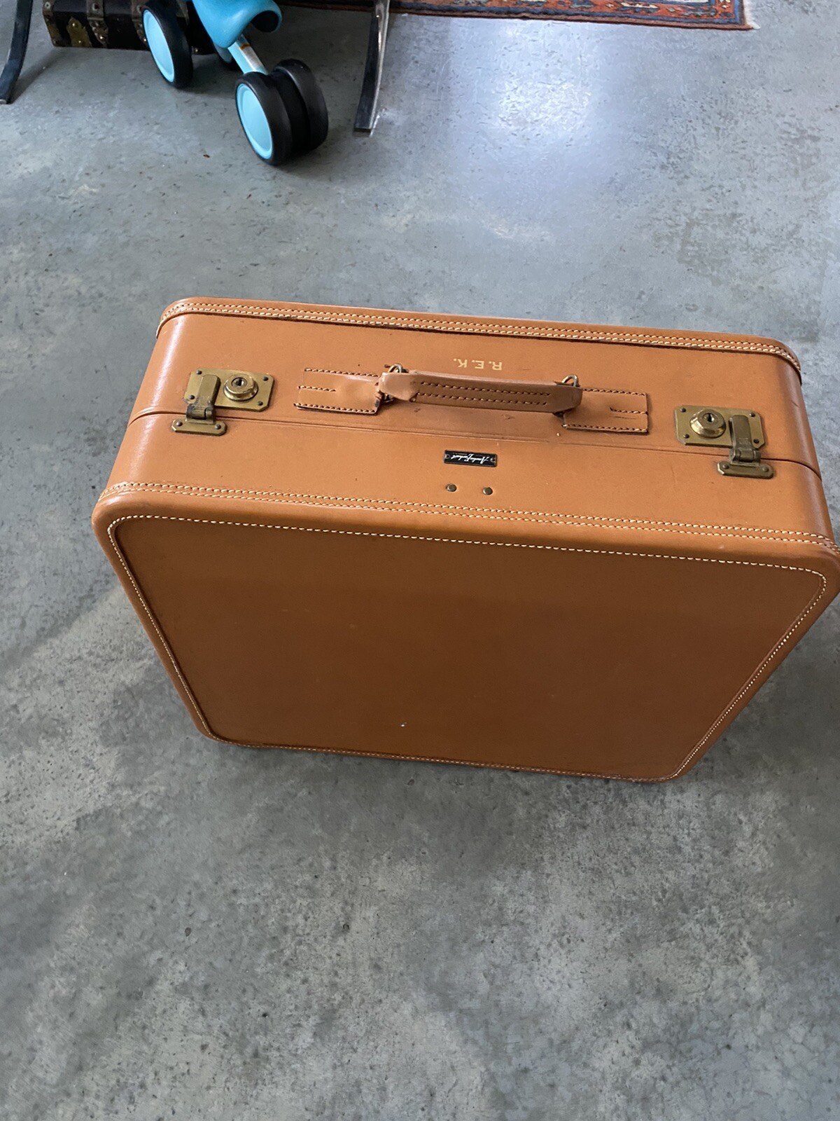 Vtg Luggage Antique Suitcase Amelia Earhart 1940s Tan Leather Boxy 21″ x 20″