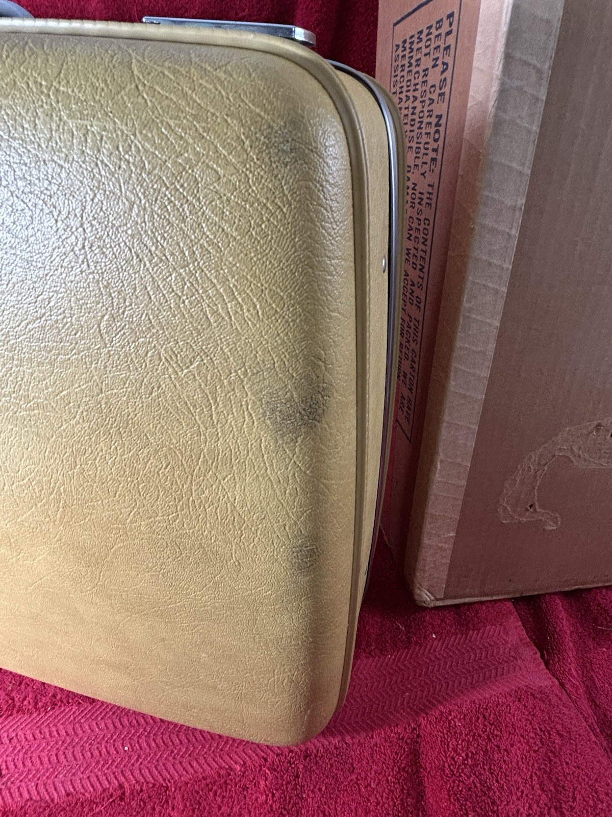 Escort Series Model 6021 21″ Gold Weekend Suitcase American Tourister W Box Rare