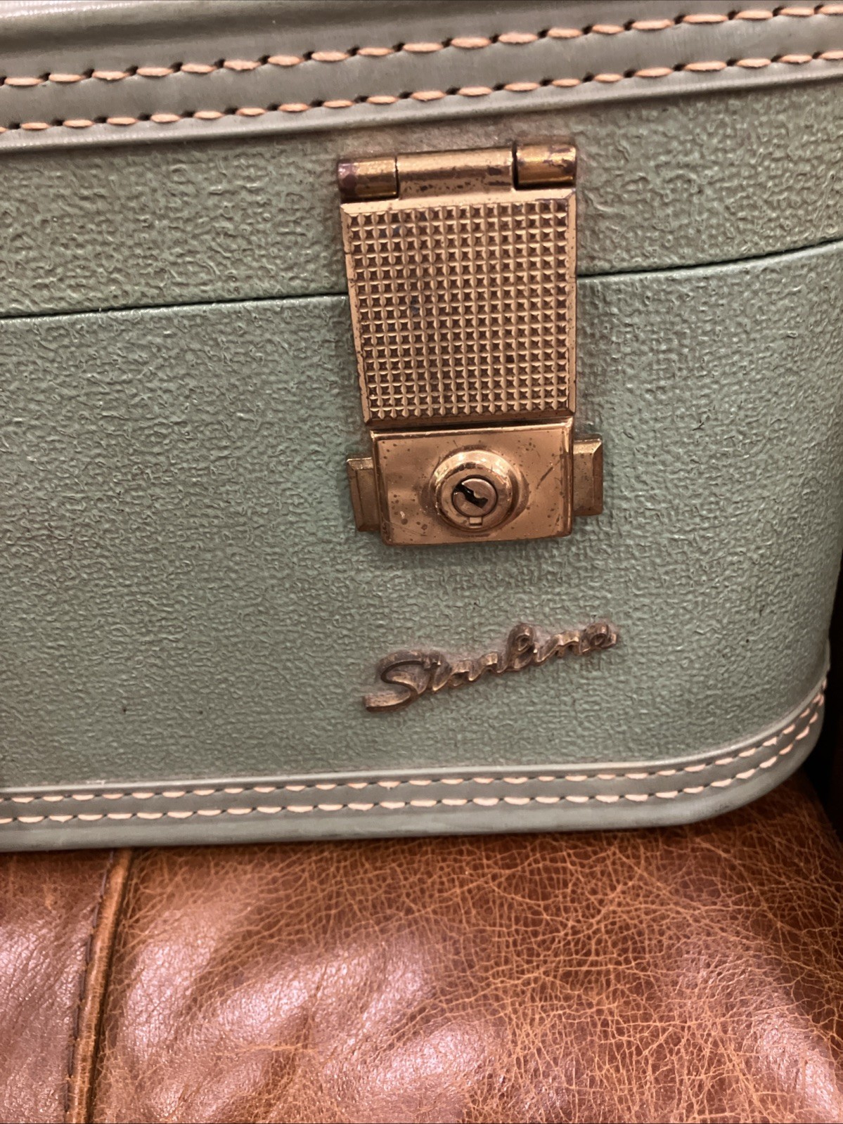 Vintage 1950s Starline Luggage Suitcase Green Brass Latches No Key 21”x14”x7”