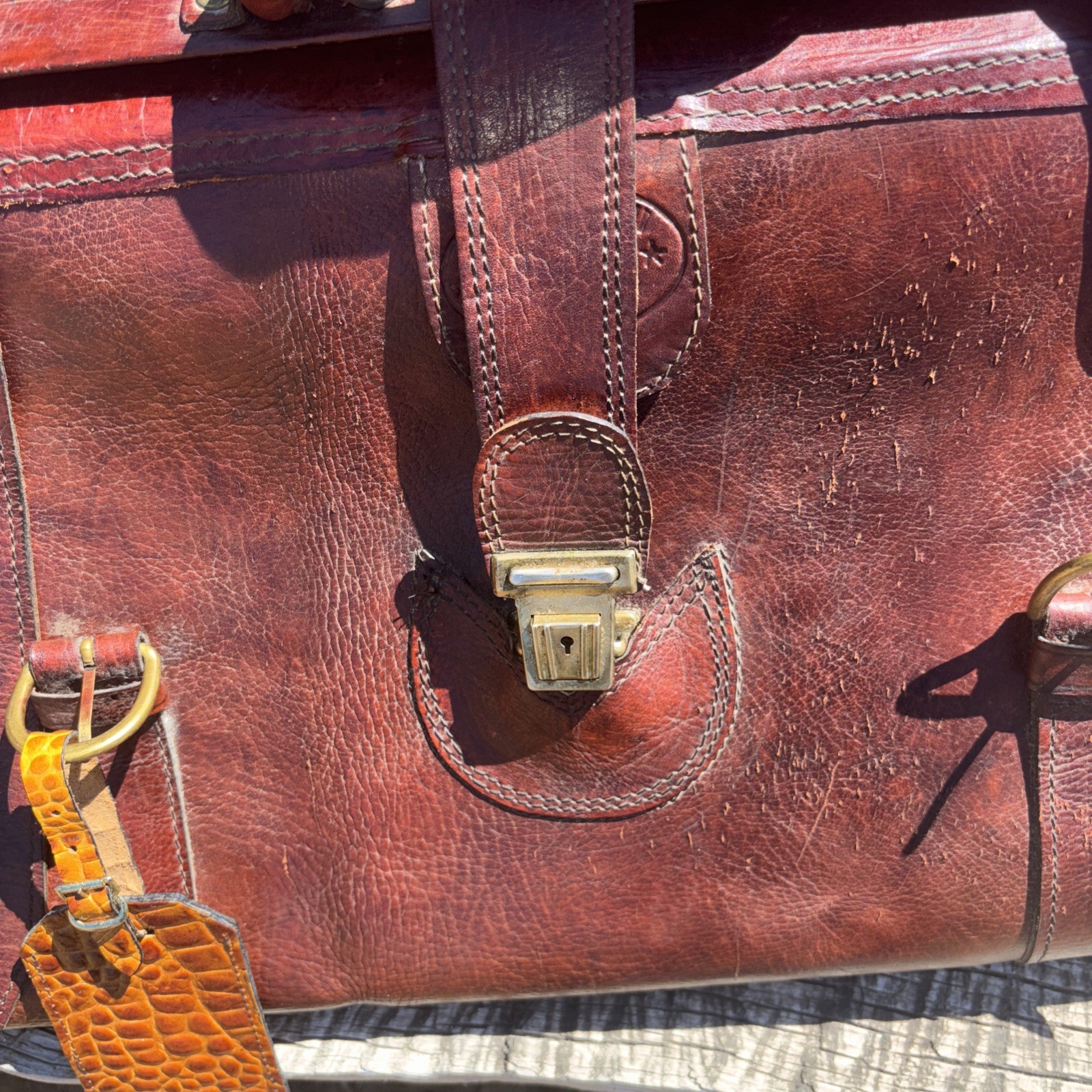 Vintage Brown Large Leather Duffle Travel Or Night/Weekender Bag (Unisex)
