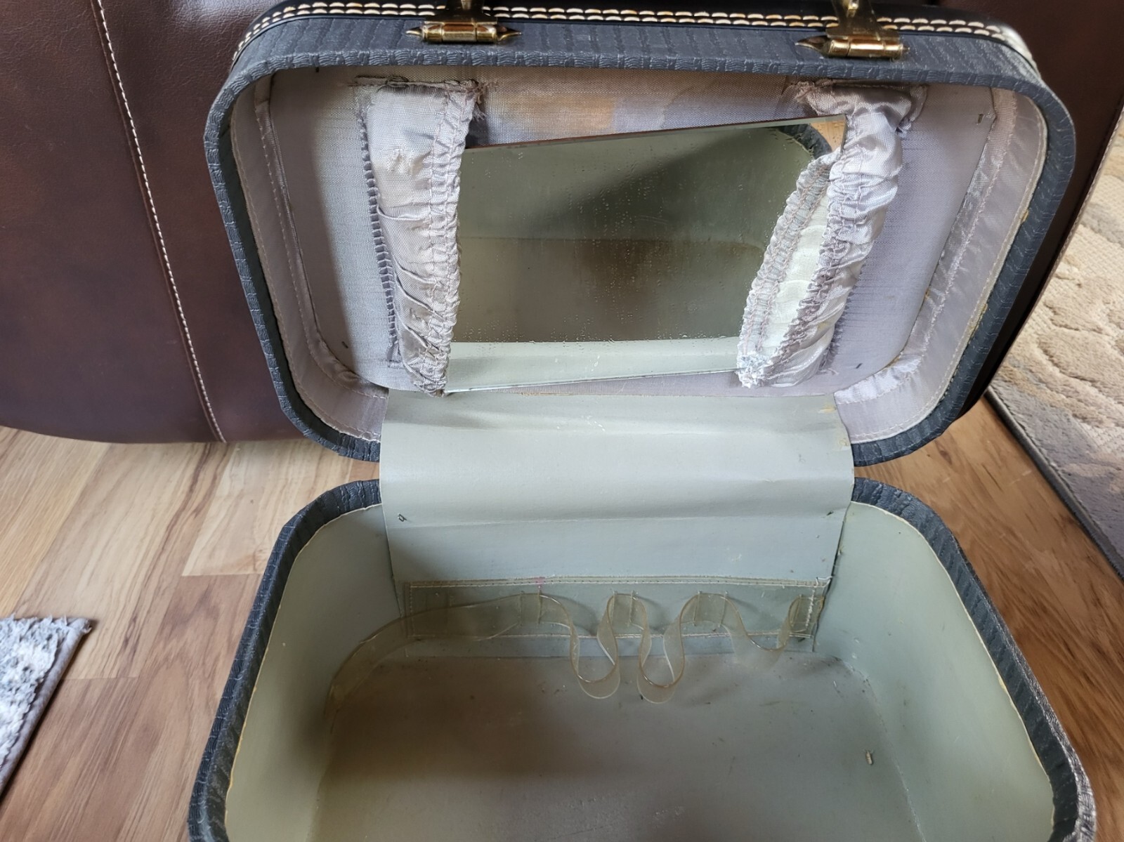 Vintage Sky Flite Makeup Hard Shell Case
