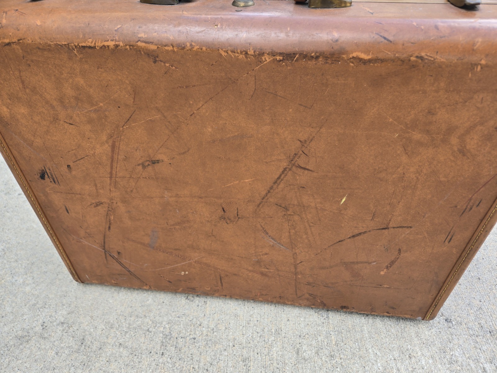 Vintage 1950s Samsonite Streamlite Suitcase 21″ Saddle Tan Shwayder Denver
