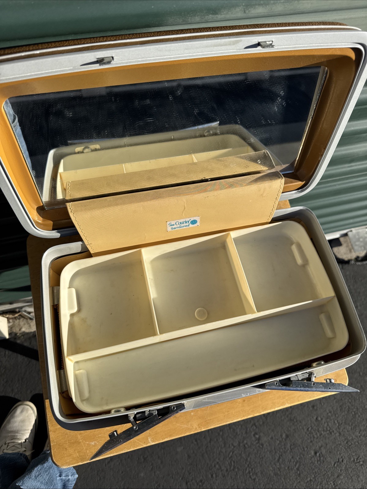 Vintage Sears Courier by Samsonite Train Case Brown w/ Tray Mirror