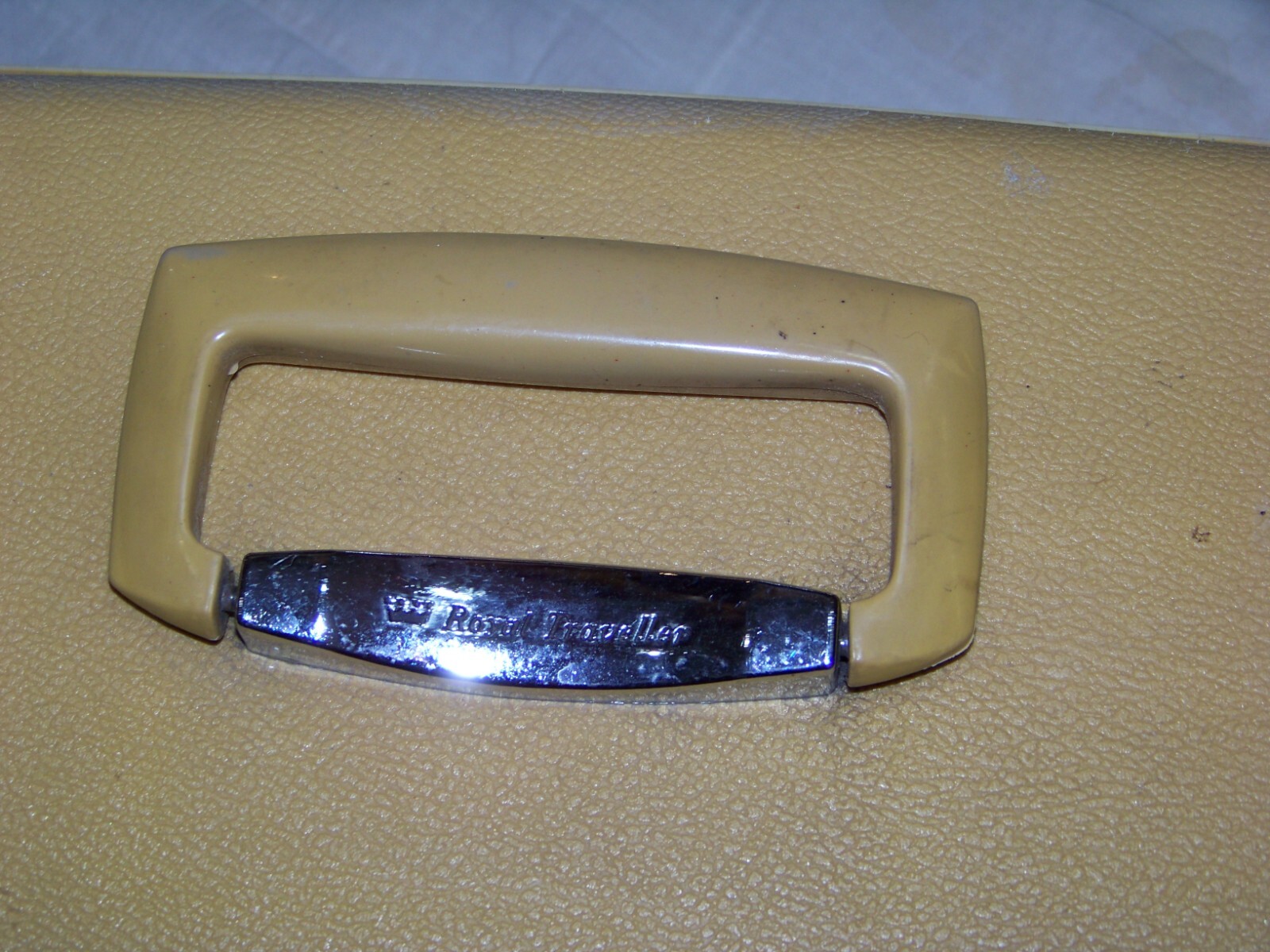 Vintage Samsonite Royal Traveller Montbello Hard Train Case – Gold