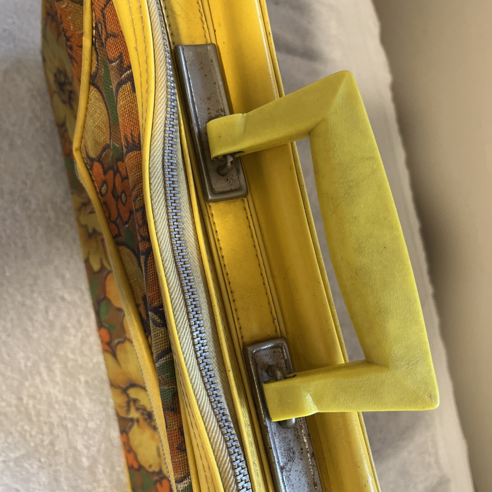 Vintage 1970’s Hippie Flower Power Daisy 70s Travelware Canvas Suitcase