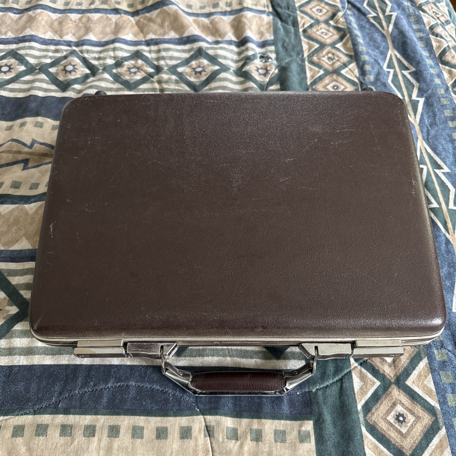 Vtg Super Thin Hard Side Brown American Tourister Briefcase With Keys