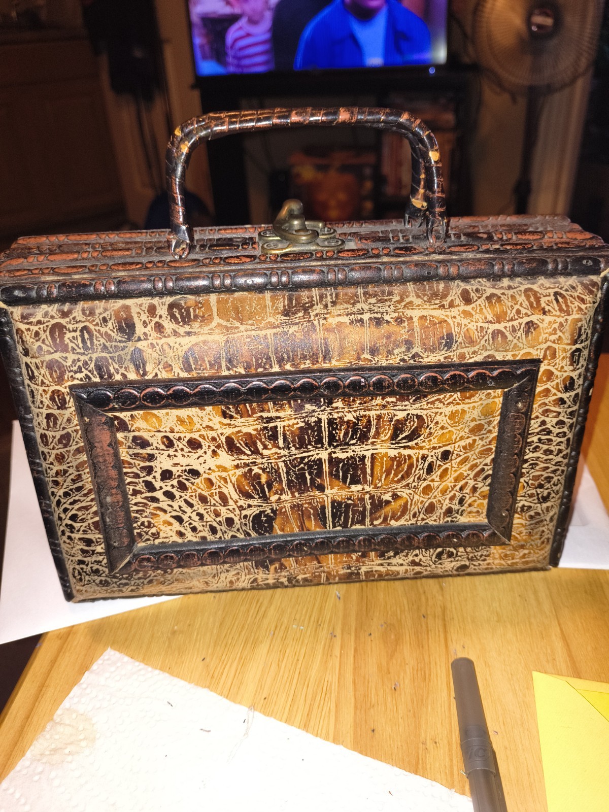 Vintage Wooden Women’s Handbag Alligator Skin Design Handles and latch