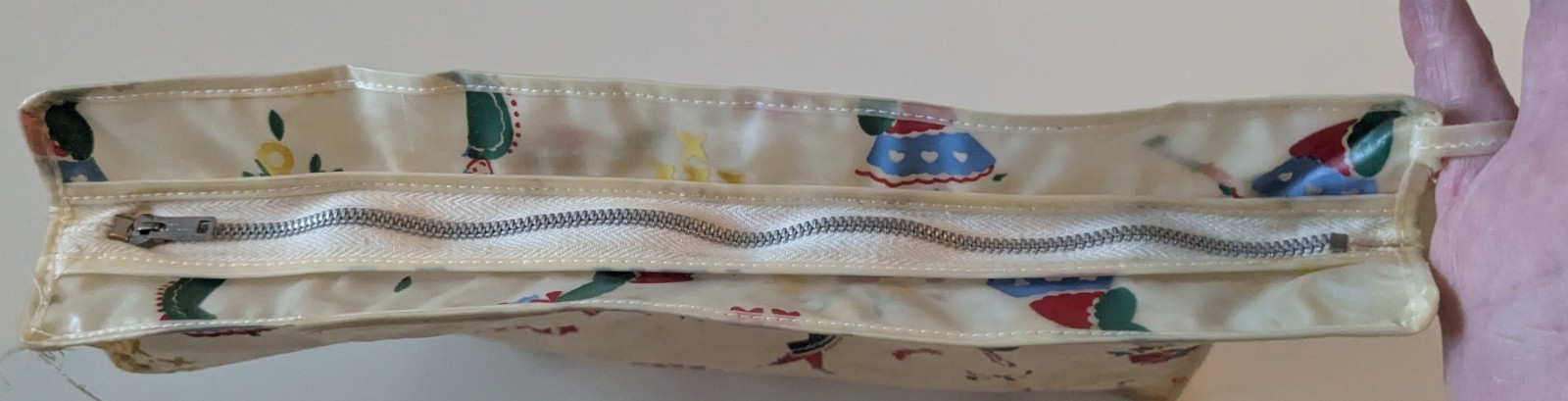 Vtg 50’s Zippered Storage Travel Bag Heavy Plastic 12″ Square Retro MCM Print