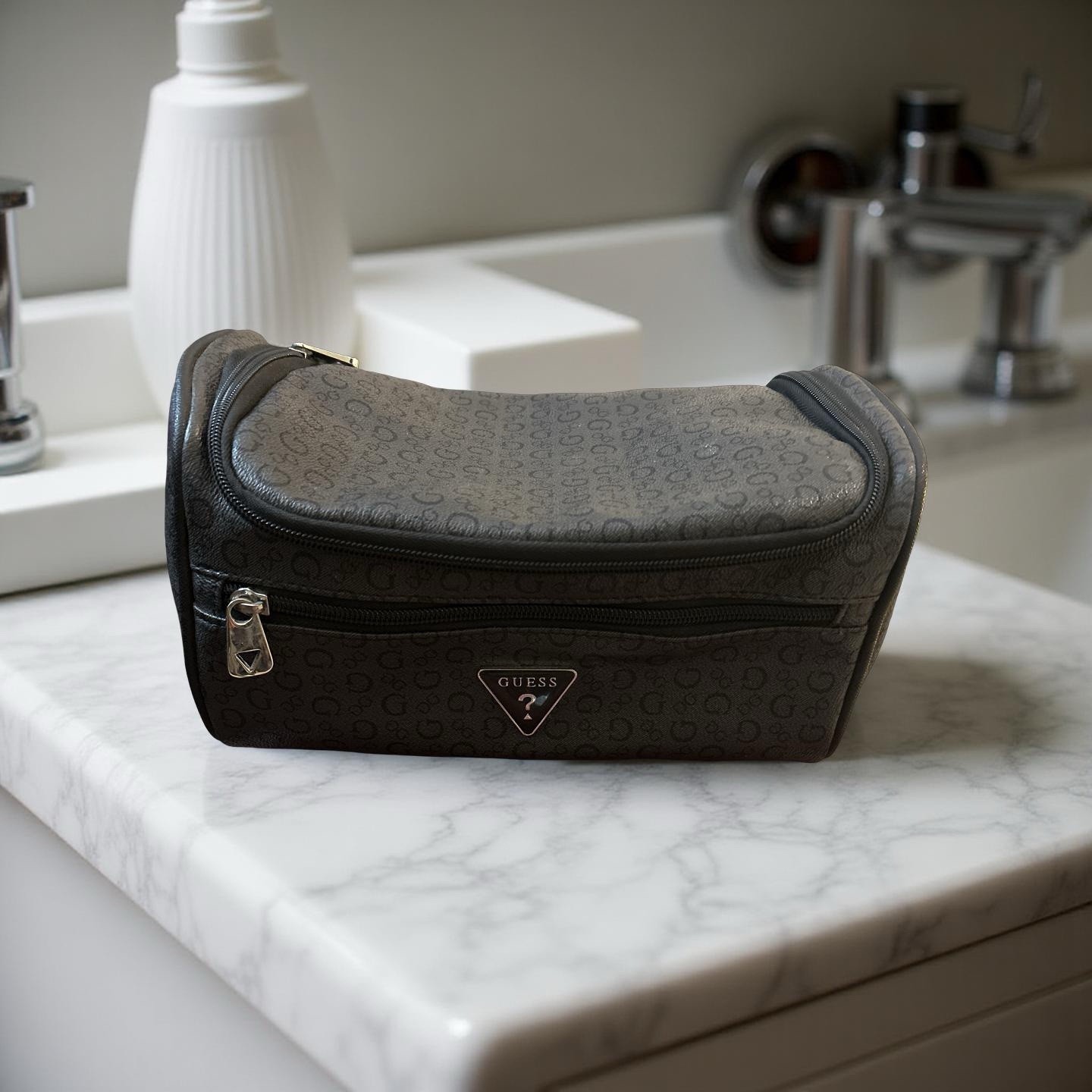 VINTAGE GUESS Monogram Travel Bag Dopp Kit Toiletries Case Black Logo Print Y2K