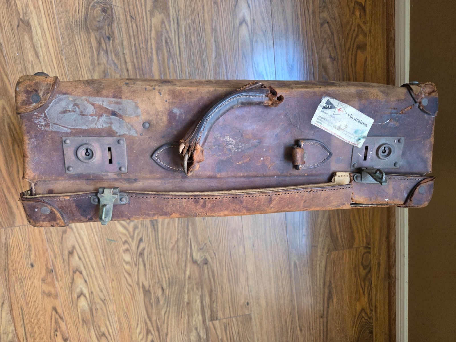 OLD Antique Leather Suitcase Luggage – 23” x 13″ x 7”