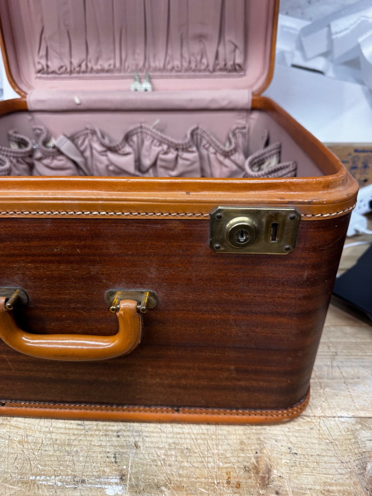 Vintage Amelia Earhart Luggage Suitcase Shoe Holder Mahogany Look