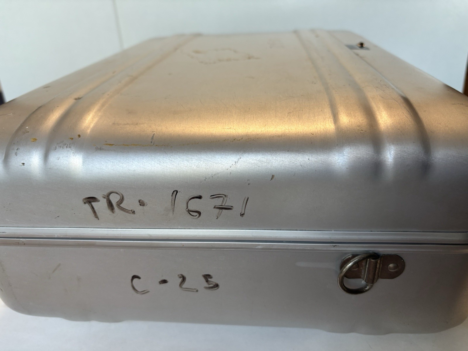 Vintage Zero Halliburton Aluminum Case 18x13x6 Combo Lock Briefcase Suitcase slv