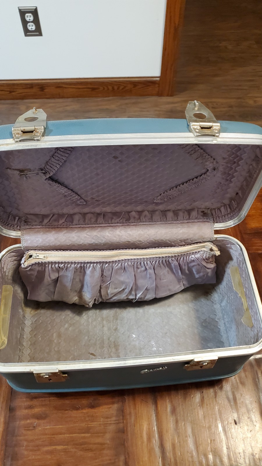 Vintage Relco Airway Travel Train Suitcase/Make-up Hard Case