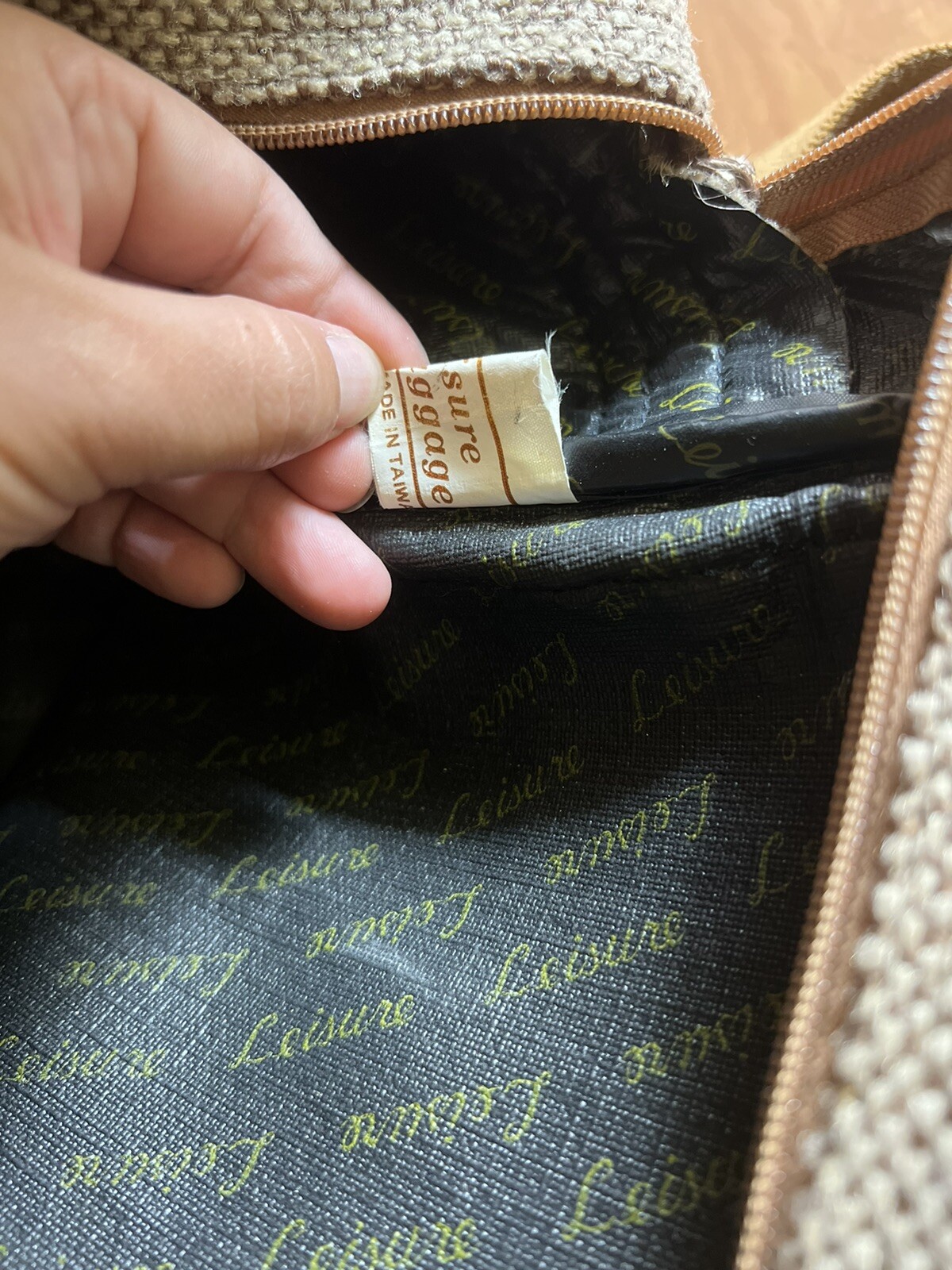 LEISURE LUGGAGE – Brown Beige Woven Wool Bag, Zippers & Buckles, 5 Pocket Bag