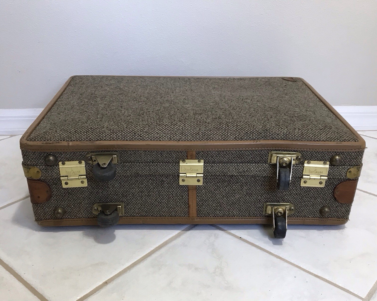 Vintage HARTMANN LUGGAGE Tweed with Leather Suitcase 24”X 19”X 7” READ