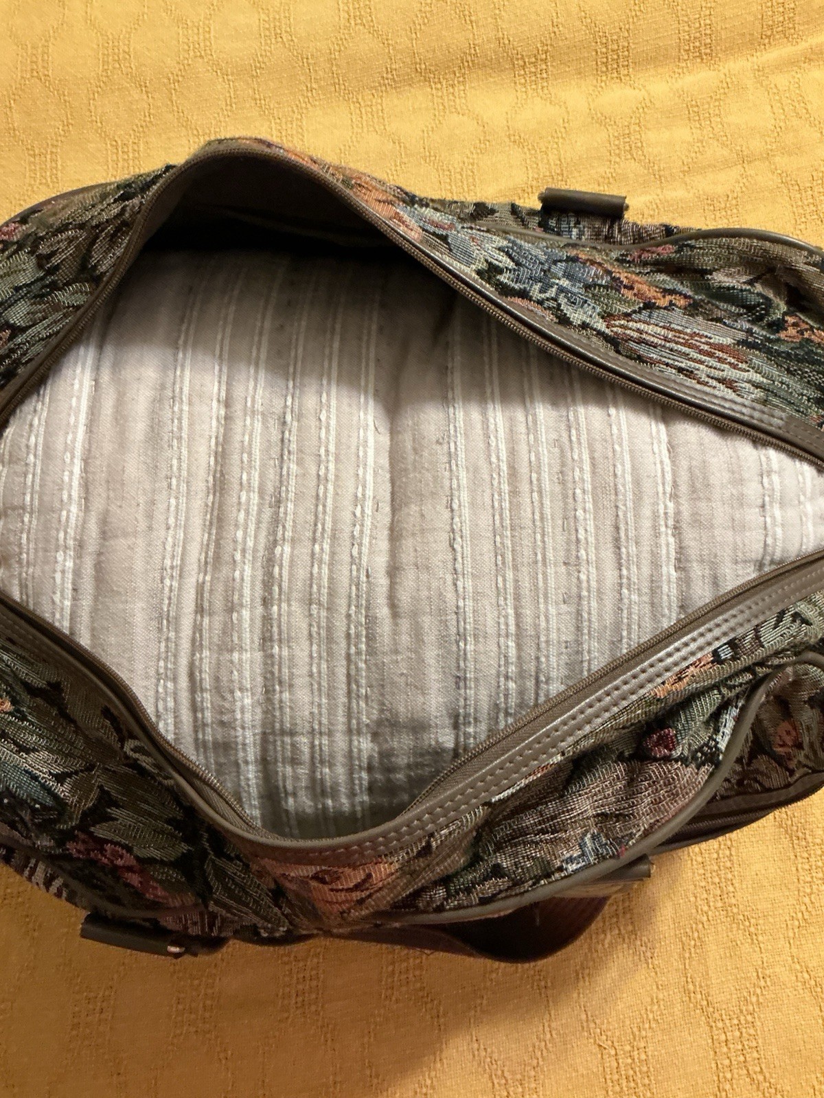 Jordache VINTAGE Floral Tapestry Duffle Bag Weekender Canvas EUC