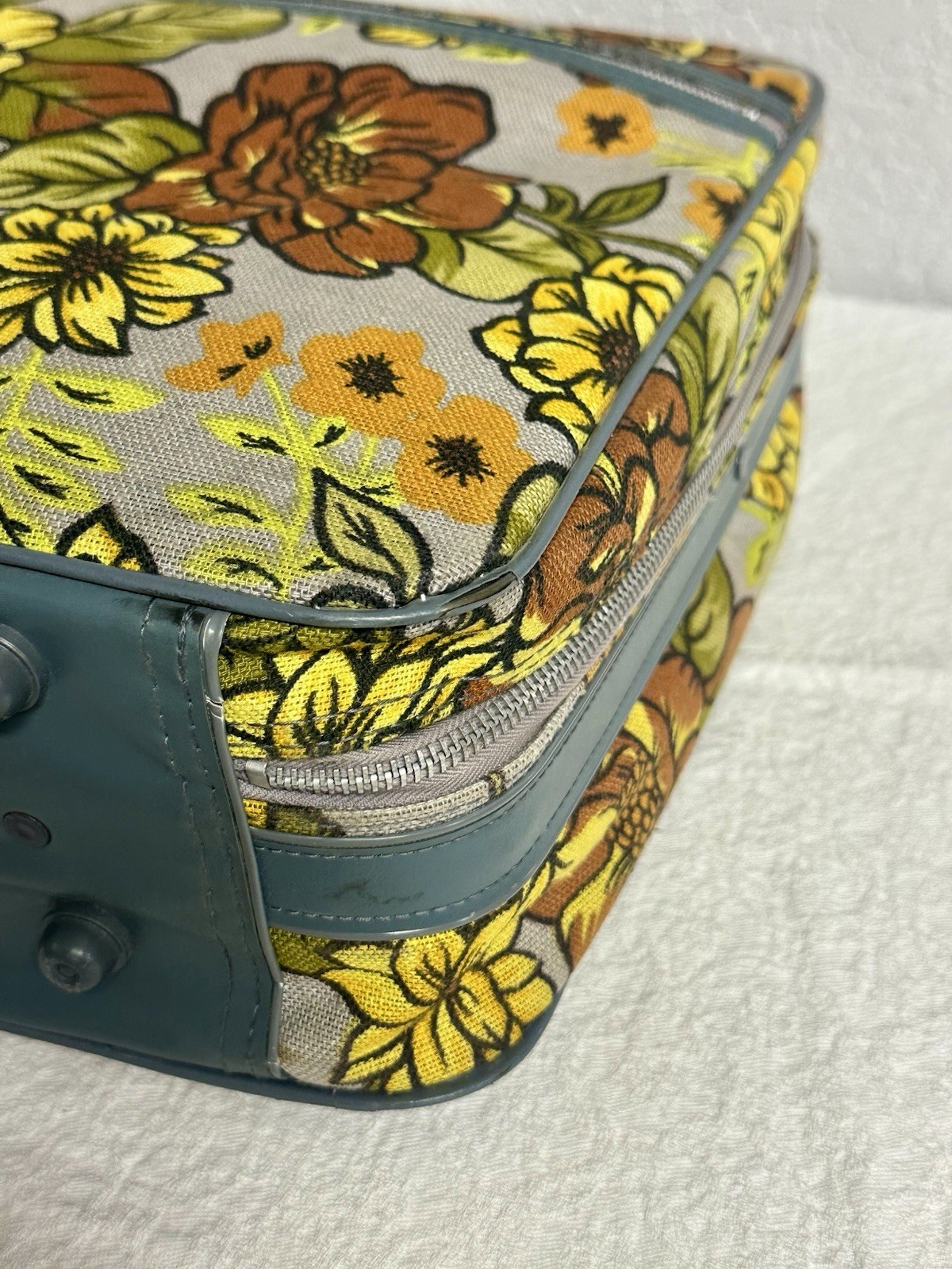 Vintage 1960’s Bantam Travelware Flower Power Suitcase