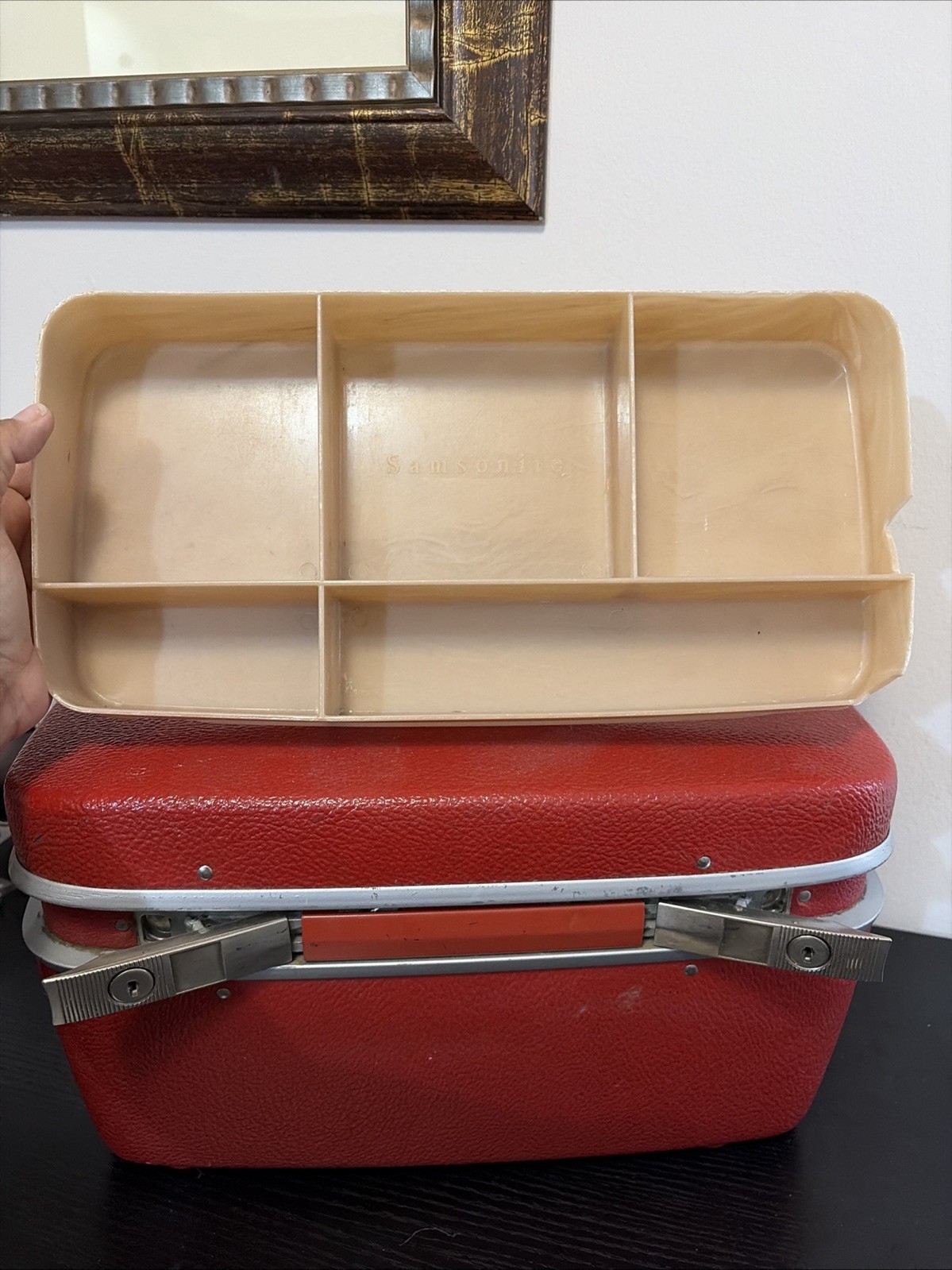 Royal Traveller Red Vanity Case with Key Train case Cosmetic Make up Vintage