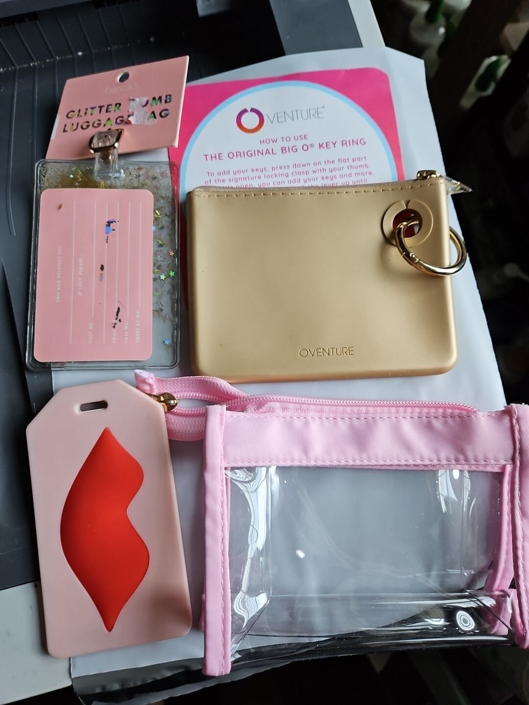 Cute 4pc Travel Set – Venture O-Ring Wallet, 2 Bando Luggage Tags & Cosmetic Bag