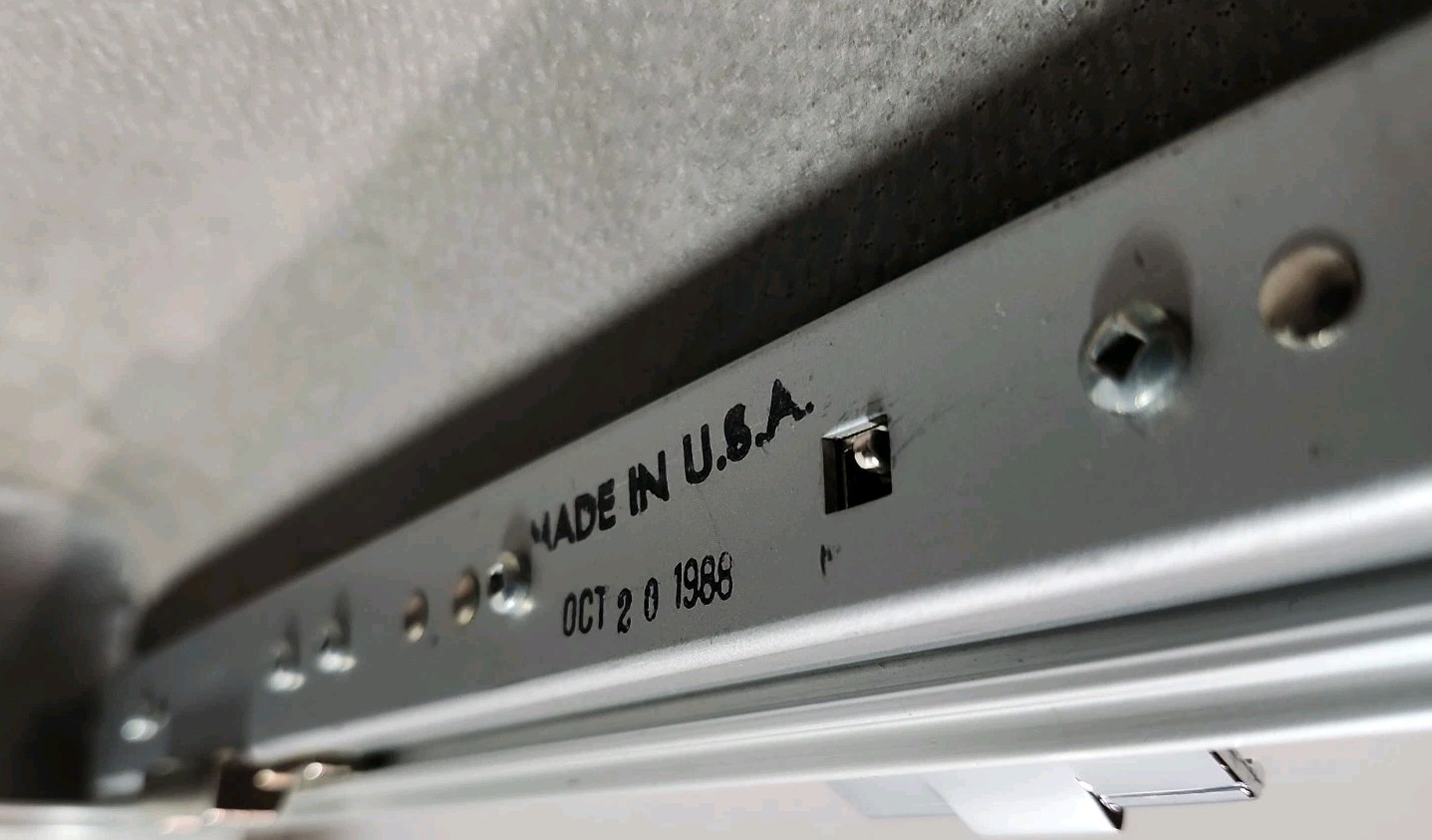 Zero Halliburton Locking Silver Aluminum Attache Case Briefcase – 1980’s – Used