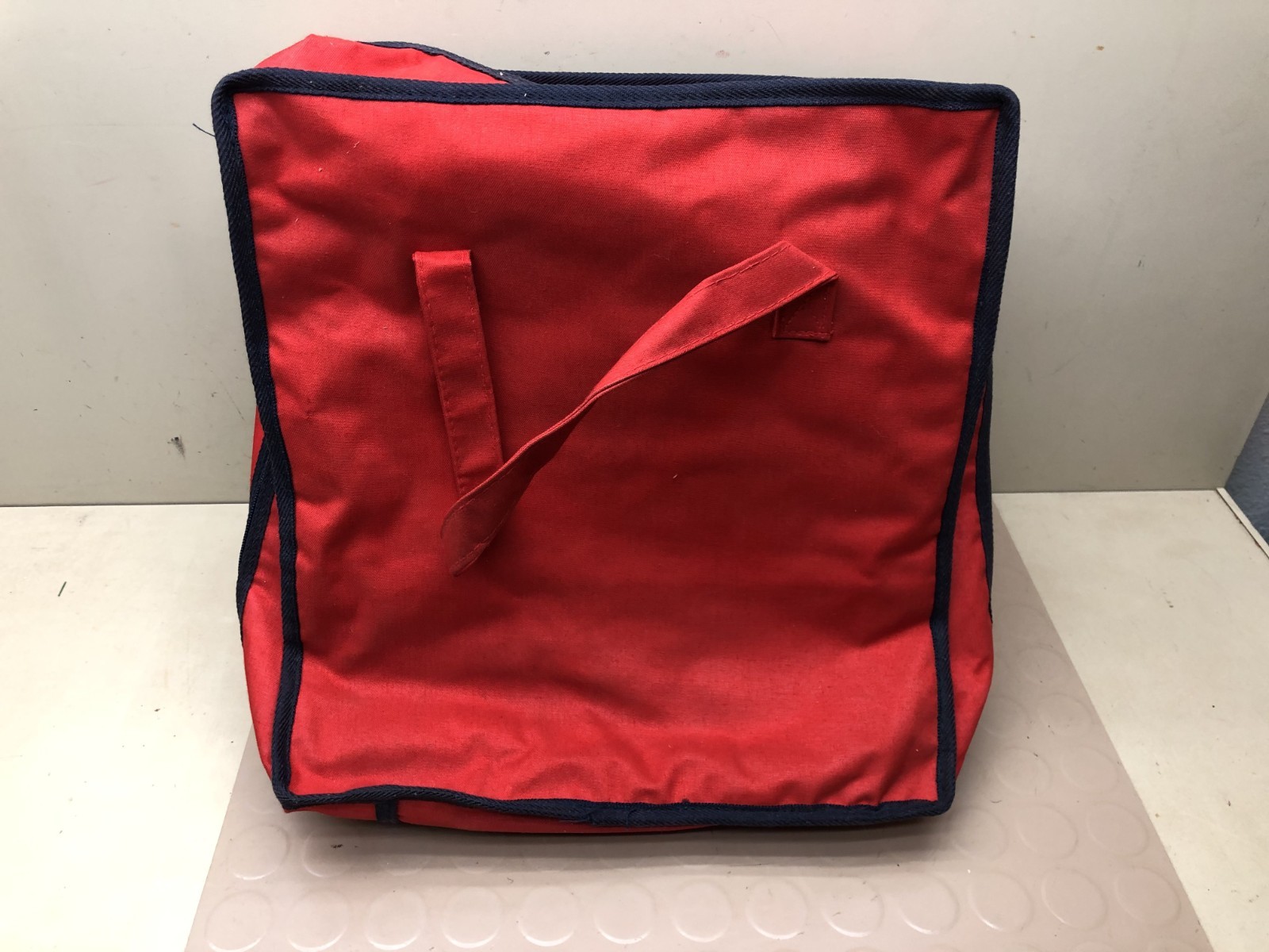 Vintage Lillian Vernon Red Duffel Storage Zipper Bag Tote W/ Interior Pockets