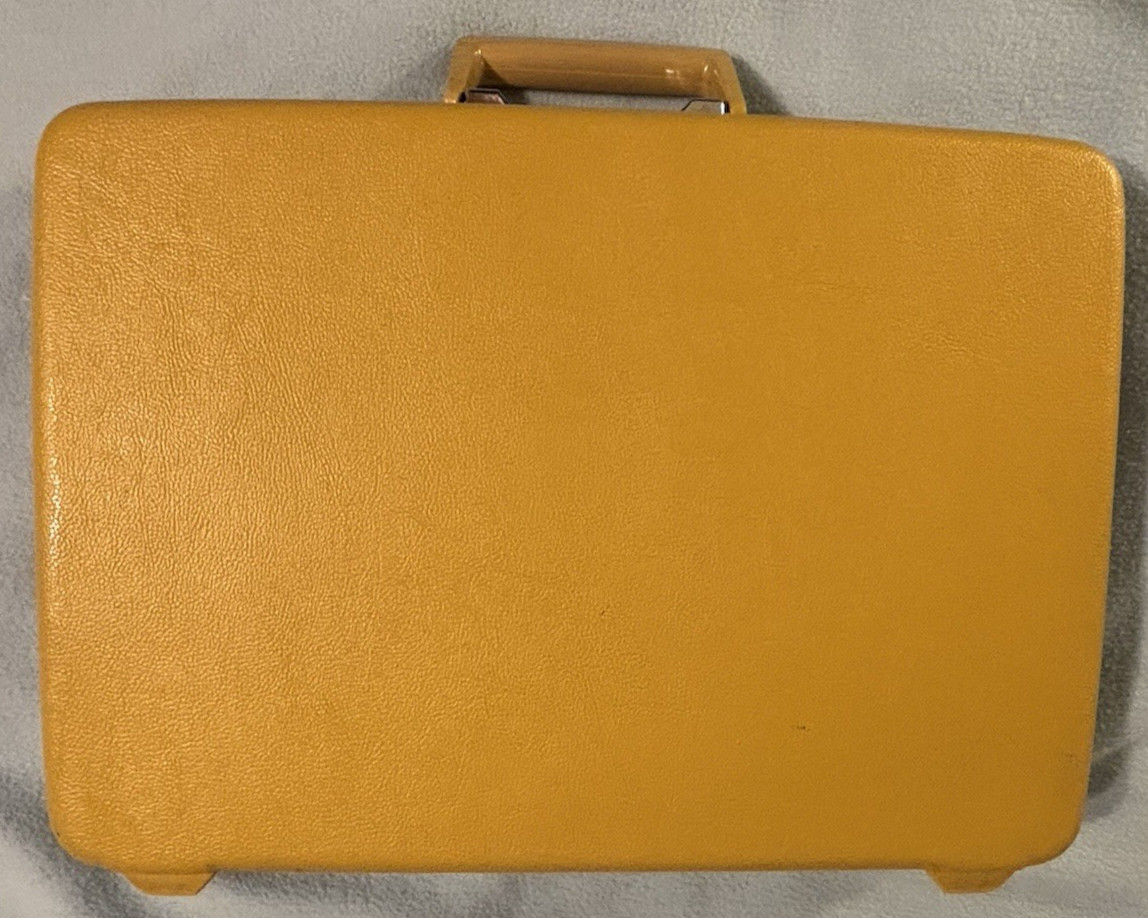 Rare VTG Royal Traveler Women’s Briefcase Yellow Hardcover 18″x13″x3.5″ w/ Key
