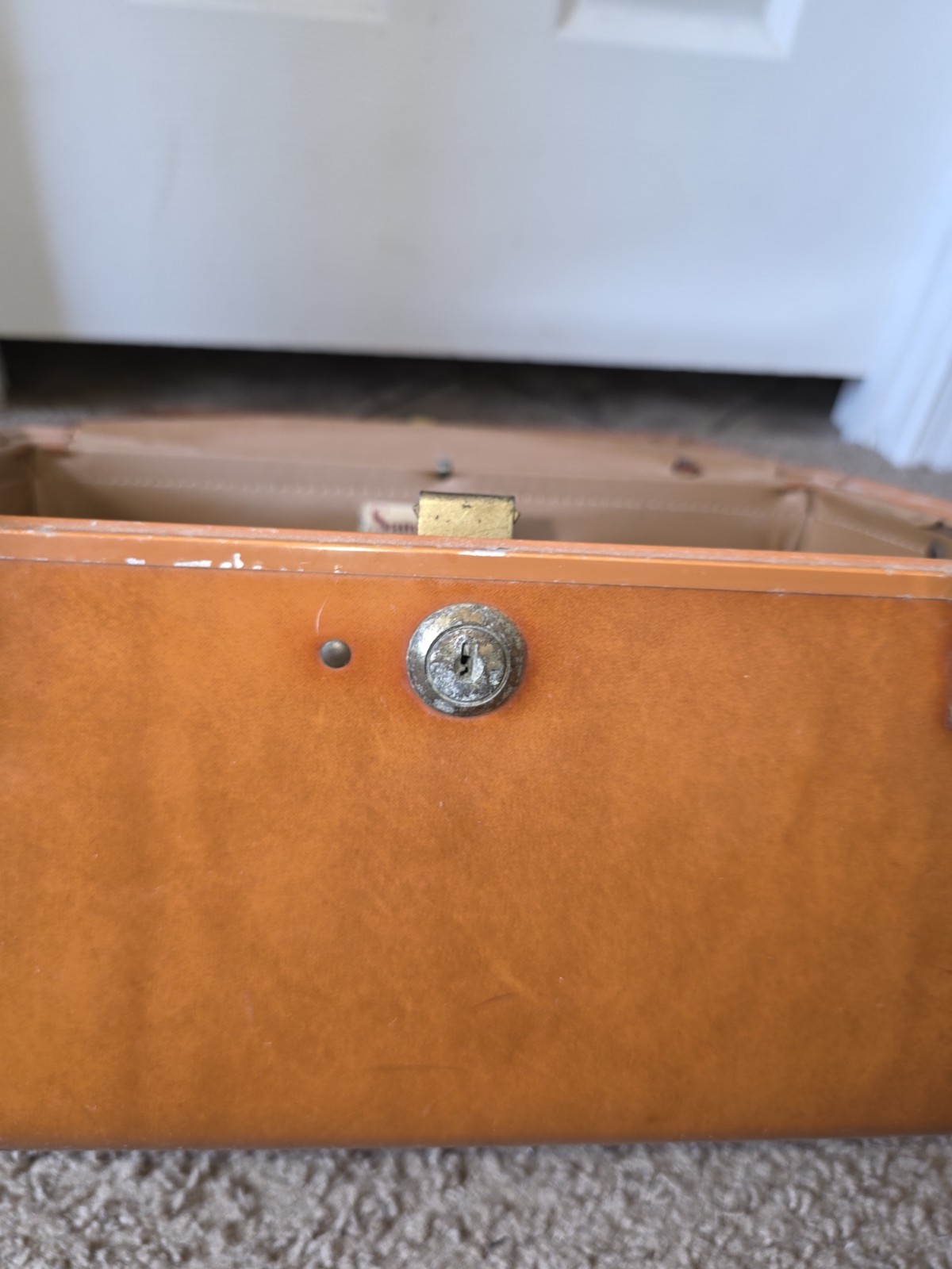 Vintage Samsonite Train Luggage W/Key Style 4612