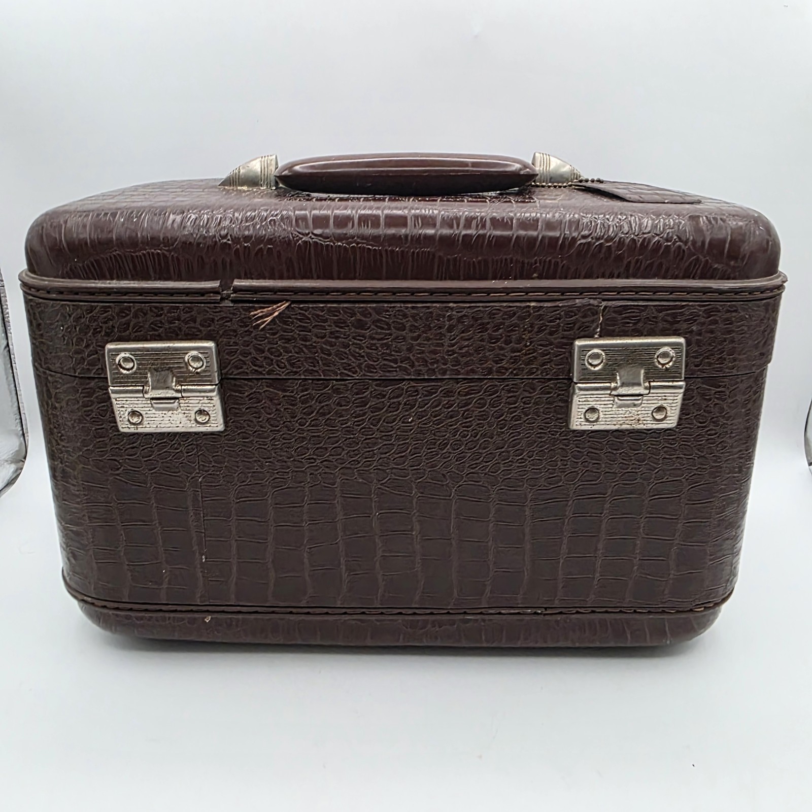 1970’s Vintage Wayfarer Silhouette Train Case Faux Alligator