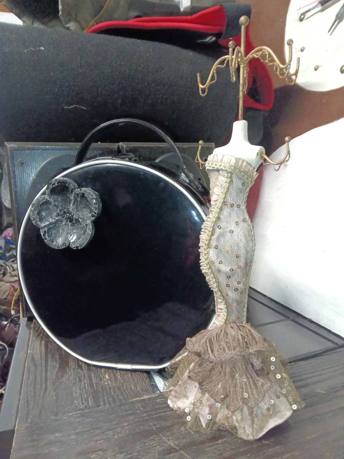 Vintage Tailored Luggage Case Black Round Hat Box with Jewelry Holder Mannequin