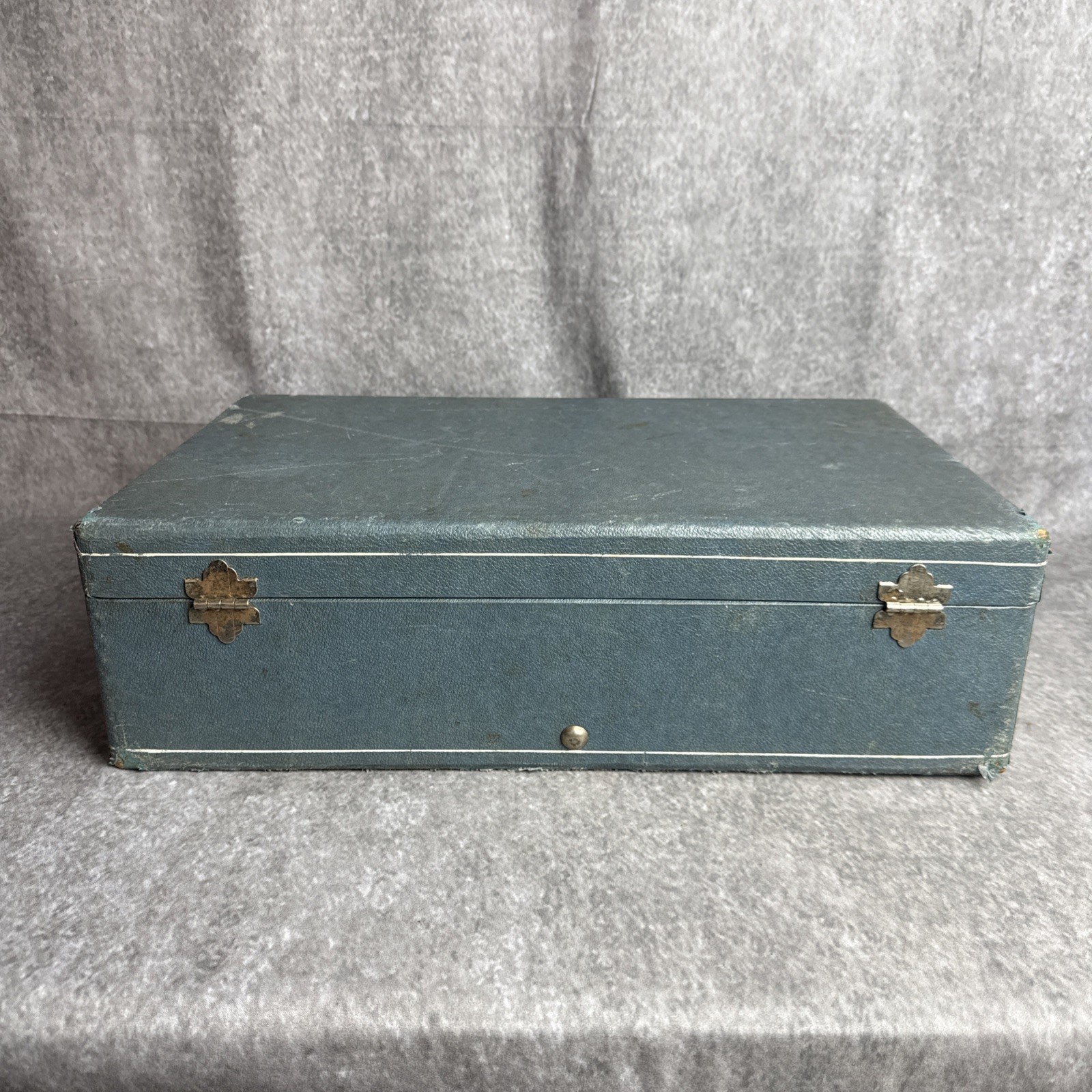 Blue VACATIONER Hardshell Suitcase w/ Flip Up Metal Latch & Bakelite Handle