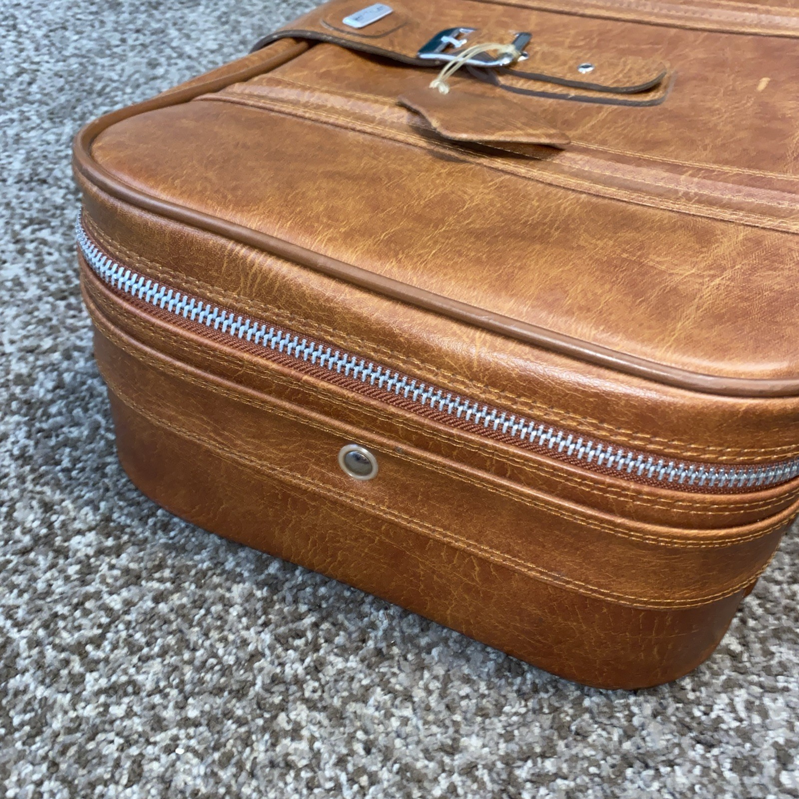 Vintage World Traveler English Style Leather Carry On Luggage Suitcase EUC