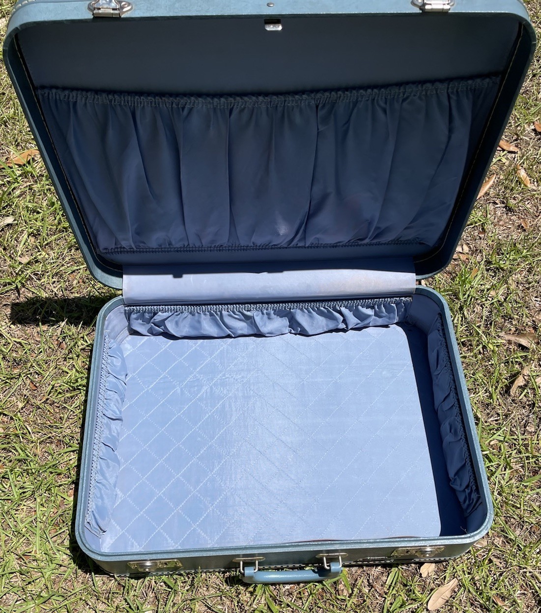 Vintage 1960s Monarch Luggage Blue Hard Shell Suitcase NO KEY 21 x 16 x 5.5”