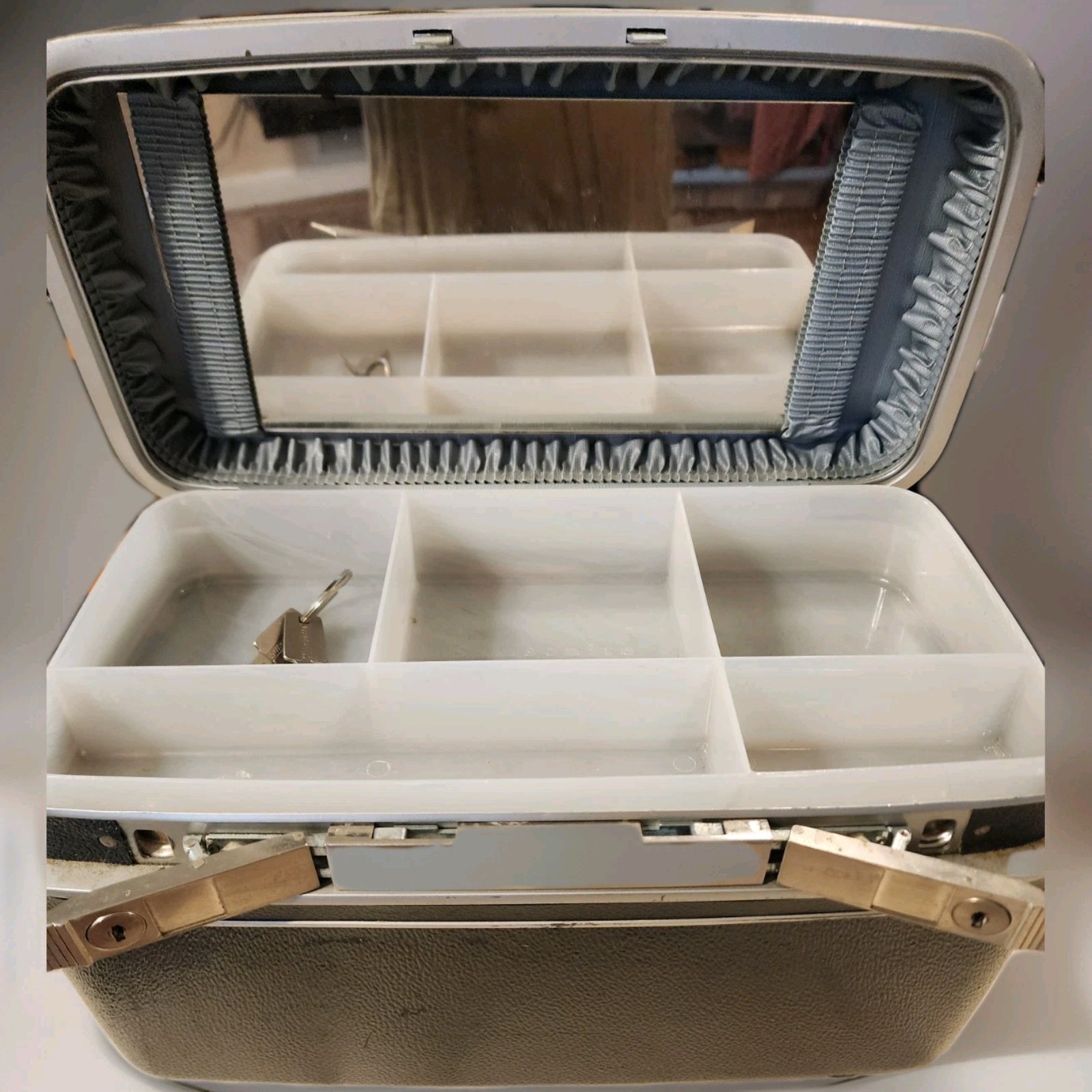 Vtg 1960s Samsonite Silhouette Gray Hard-Shell Vanity Train Case Orig Keys Tray